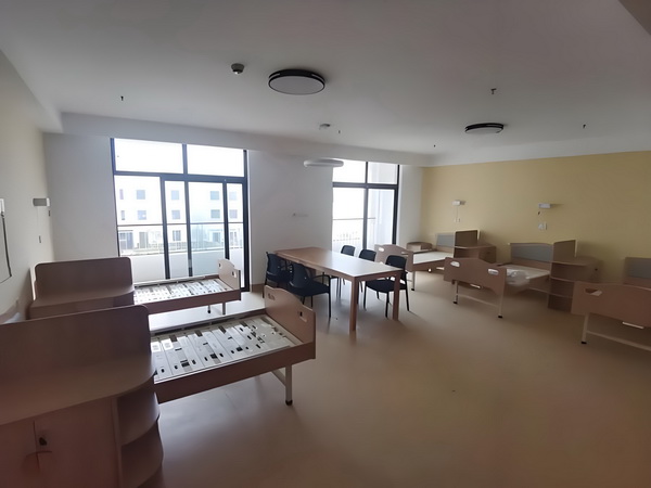 汪小菲带儿女到内蒙古，玥儿骑马他牵马